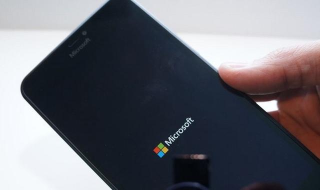 鏡頭造型奇特的Lumia 950或?qū)?0月19日發(fā)布 