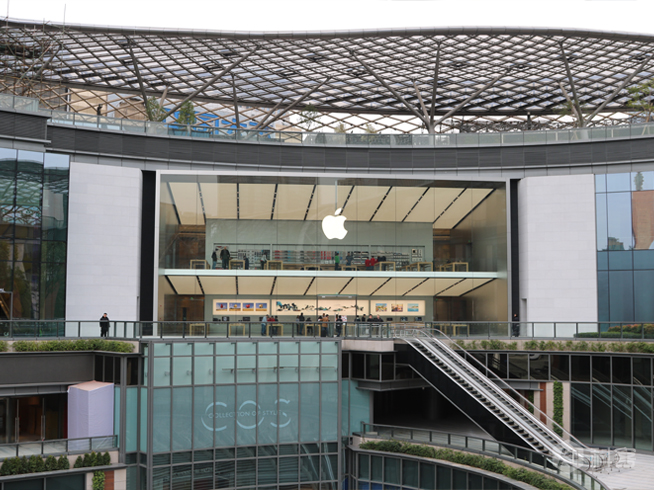 廣州首家Apple Store正式開幕 暴雨也滅不了果粉的熱情