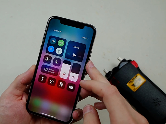 最強(qiáng)無線充電測(cè)試：電擊的iPhone X真的能被充電嗎？