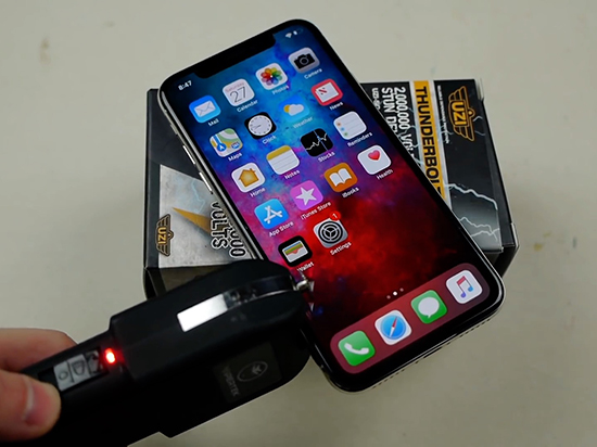 最強(qiáng)無線充電測(cè)試：電擊的iPhone X真的能被充電嗎？