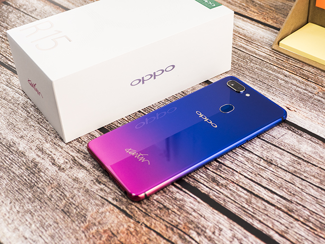 OPPO R15星云特別版圖賞：紅藍漸變色 撞出新鮮感