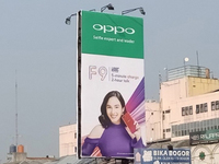 OPPO F9真機(jī)現(xiàn)身：美人尖全面屏 背部配色很妖艷 