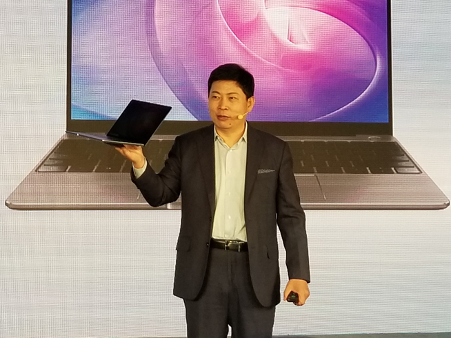 華為MateBook 13領(lǐng)銜發(fā)布：輕薄高性能 設(shè)計(jì)比蘋(píng)果更極致