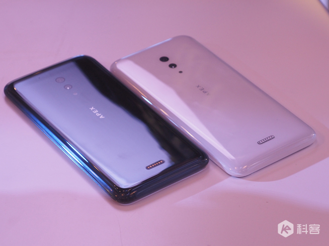 vivo APEX 2019上手圖賞：一體化設(shè)計(jì)感極強(qiáng) 按鍵開孔通通消失