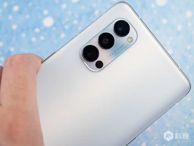 OPPO Reno4 Pro開箱上手：超級(jí)夜景視頻加持 極致輕薄真不錯(cuò) 