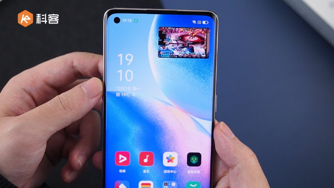 OPPO Reno5 Pro上手：顏值夠頂沒話說！首發(fā)獨(dú)家人像視頻新技術(shù)